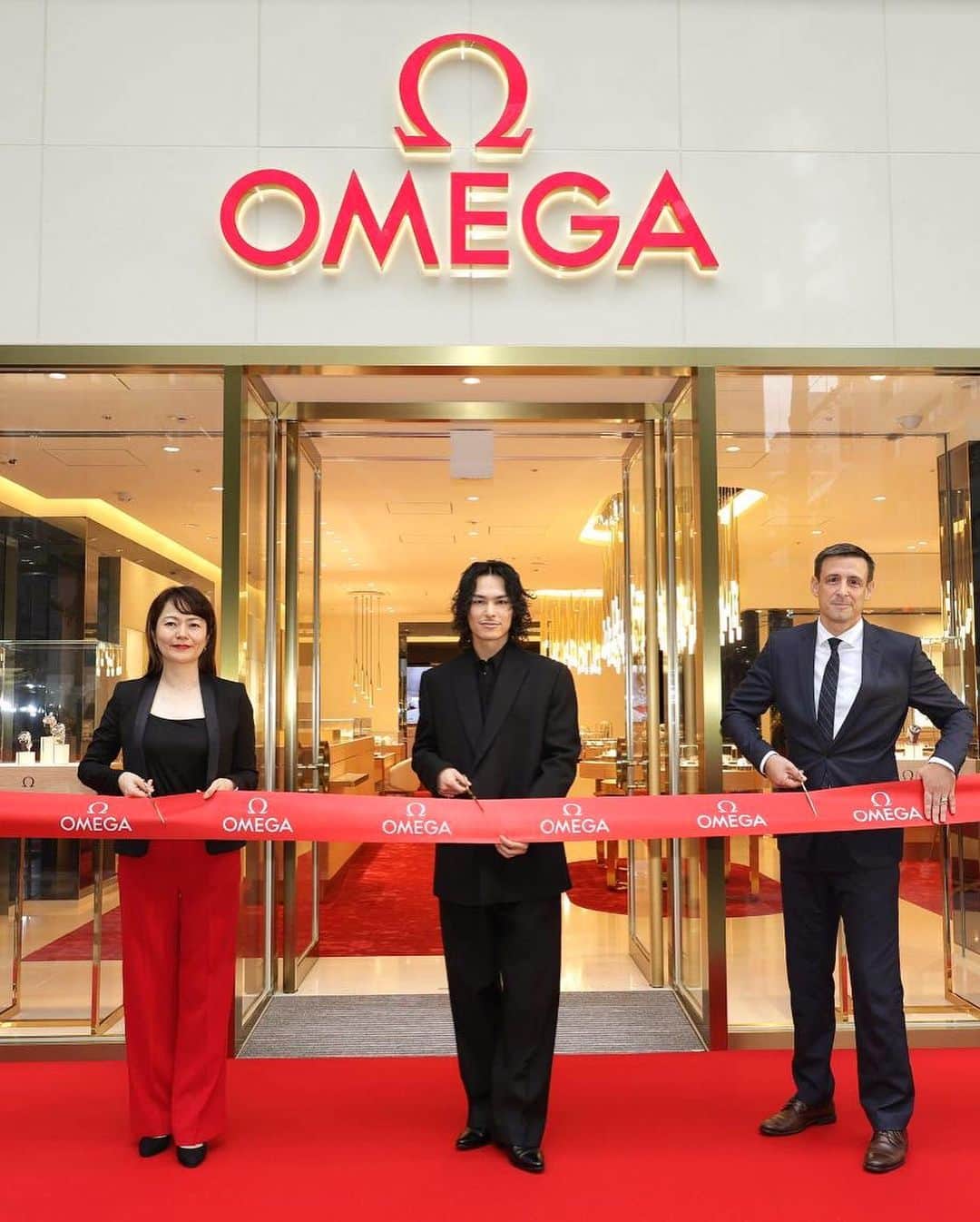 今市隆二さんのインスタグラム写真 - (今市隆二Instagram)「OMEGAブティック心斎橋テープカットセレモニー✂️  @omega  #omega #seamaster #007 #Shinsaibashi」9月22日 21時34分 - jsbryuji_official