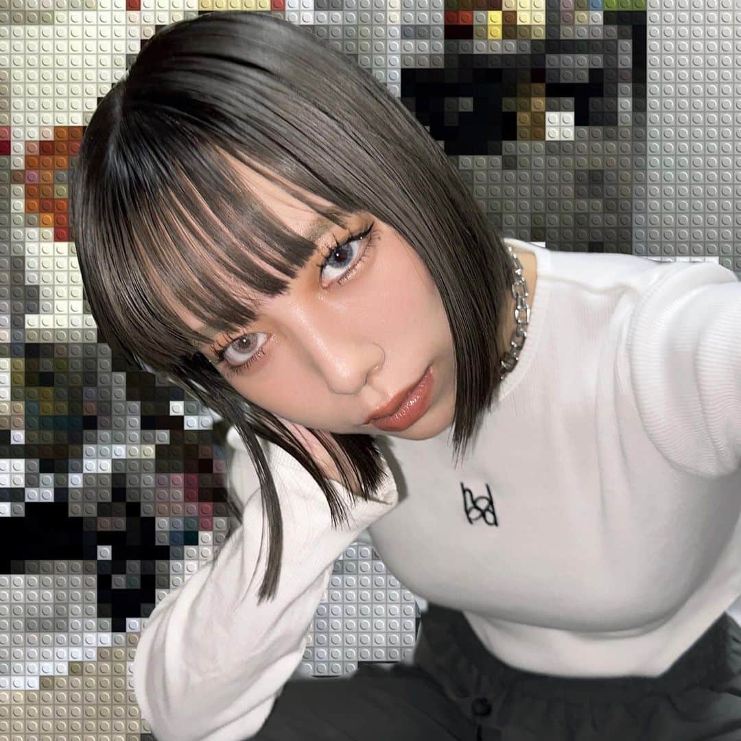 タナカガのインスタグラム：「フラッシュで写真撮ったら奇跡的にオッドアイになった👁 最近は強強の気分〜〜」
