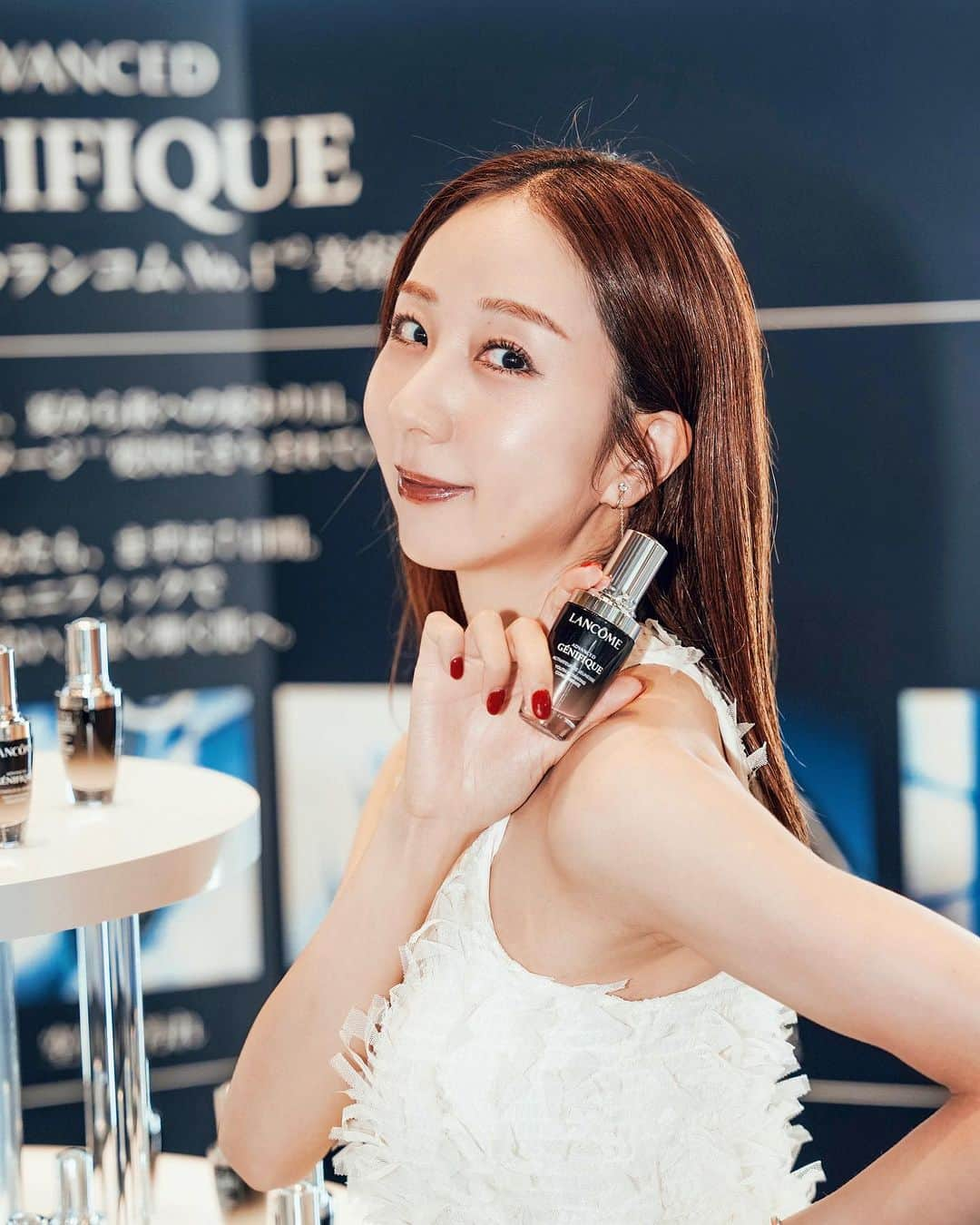 神林真里さんのインスタグラム写真 - (神林真里Instagram)「GÉNIFIQUE INTENSE CHALLENGE💙  何度もリピートしている大好きな @lancomeofficial ジェニフィック アドバンスト N🫶  今日から渋谷スクランブルスクエアで、 過酷な肌体験やフォトスポットを楽しめるイベント ジェニフィック インテンス チャレンジ 開催しています💙  サンプルプレゼントや商品が当たるチャンスもあるので 遊びに行ってみてくださいね✌️  わたしは夏の紫外線ダメージを回復すべく ジェニフィックでゆらぎ肌ケアがんばります✨  ジェニフィックでケアして憂鬱な月曜日も楽しんじゃおう🫰🫰 Ready for Happy Monday💋  【 ジェニフィック インテンス チャレンジ 】 📍渋谷スクランブルスクエア1F （渋谷アーバン・コア スペース） 📅9月22日(金)〜24日(日)  @lancomeofficial #ランコム #ジェニフィック #ダメージを乗り越えよう #lancomeskincare #pr #maripo_beauty #lancome #lancomegenifique #genifique #faceserum #ランコム美容液 #ランコムジェニフィックアドバンストn #美容液 #愛用スキンケア #渋谷スクランブルスクエア #週末イベント #shibuyascramblesquare」9月22日 21時46分 - maripo_jp