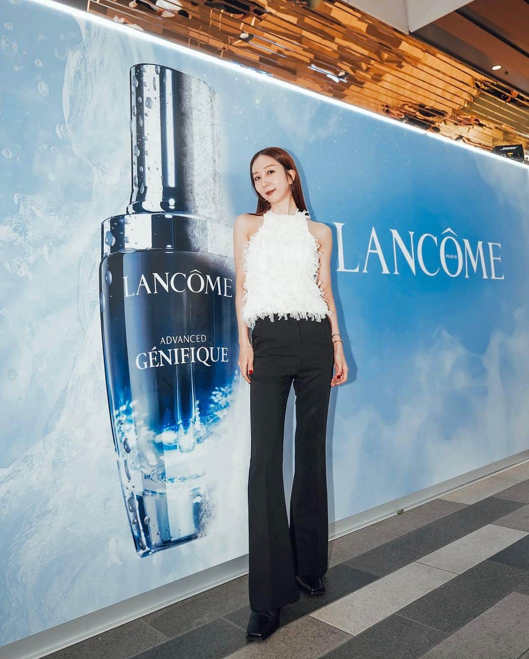 神林真里さんのインスタグラム写真 - (神林真里Instagram)「GÉNIFIQUE INTENSE CHALLENGE💙  何度もリピートしている大好きな @lancomeofficial ジェニフィック アドバンスト N🫶  今日から渋谷スクランブルスクエアで、 過酷な肌体験やフォトスポットを楽しめるイベント ジェニフィック インテンス チャレンジ 開催しています💙  サンプルプレゼントや商品が当たるチャンスもあるので 遊びに行ってみてくださいね✌️  わたしは夏の紫外線ダメージを回復すべく ジェニフィックでゆらぎ肌ケアがんばります✨  ジェニフィックでケアして憂鬱な月曜日も楽しんじゃおう🫰🫰 Ready for Happy Monday💋  【 ジェニフィック インテンス チャレンジ 】 📍渋谷スクランブルスクエア1F （渋谷アーバン・コア スペース） 📅9月22日(金)〜24日(日)  @lancomeofficial #ランコム #ジェニフィック #ダメージを乗り越えよう #lancomeskincare #pr #maripo_beauty #lancome #lancomegenifique #genifique #faceserum #ランコム美容液 #ランコムジェニフィックアドバンストn #美容液 #愛用スキンケア #渋谷スクランブルスクエア #週末イベント #shibuyascramblesquare」9月22日 21時46分 - maripo_jp