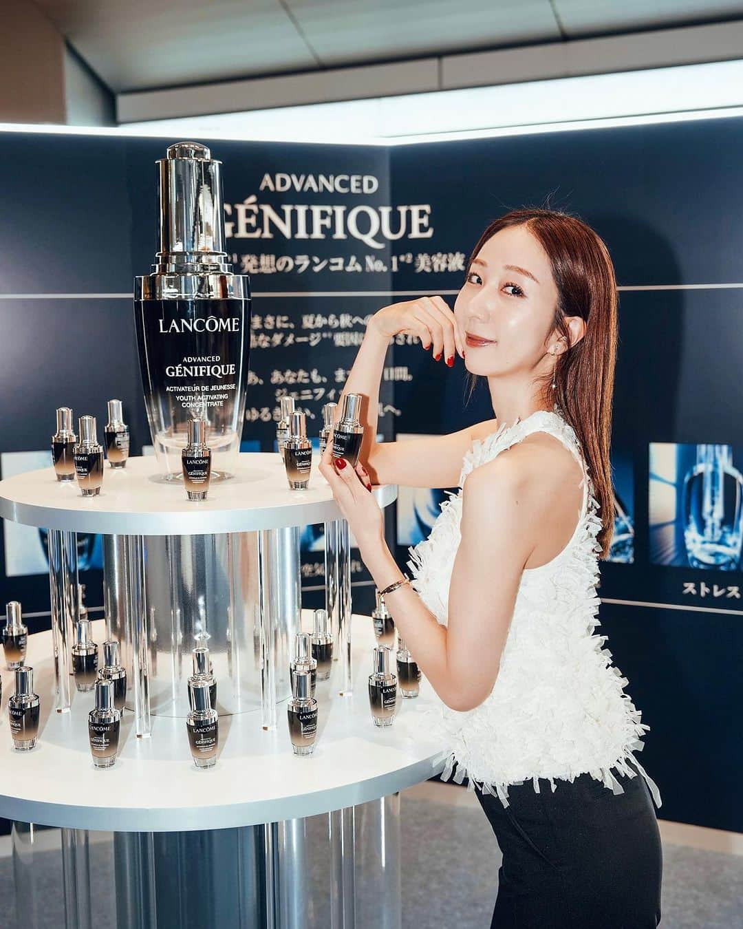 神林真里さんのインスタグラム写真 - (神林真里Instagram)「GÉNIFIQUE INTENSE CHALLENGE💙  何度もリピートしている大好きな @lancomeofficial ジェニフィック アドバンスト N🫶  今日から渋谷スクランブルスクエアで、 過酷な肌体験やフォトスポットを楽しめるイベント ジェニフィック インテンス チャレンジ 開催しています💙  サンプルプレゼントや商品が当たるチャンスもあるので 遊びに行ってみてくださいね✌️  わたしは夏の紫外線ダメージを回復すべく ジェニフィックでゆらぎ肌ケアがんばります✨  ジェニフィックでケアして憂鬱な月曜日も楽しんじゃおう🫰🫰 Ready for Happy Monday💋  【 ジェニフィック インテンス チャレンジ 】 📍渋谷スクランブルスクエア1F （渋谷アーバン・コア スペース） 📅9月22日(金)〜24日(日)  @lancomeofficial #ランコム #ジェニフィック #ダメージを乗り越えよう #lancomeskincare #pr #maripo_beauty #lancome #lancomegenifique #genifique #faceserum #ランコム美容液 #ランコムジェニフィックアドバンストn #美容液 #愛用スキンケア #渋谷スクランブルスクエア #週末イベント #shibuyascramblesquare」9月22日 21時46分 - maripo_jp