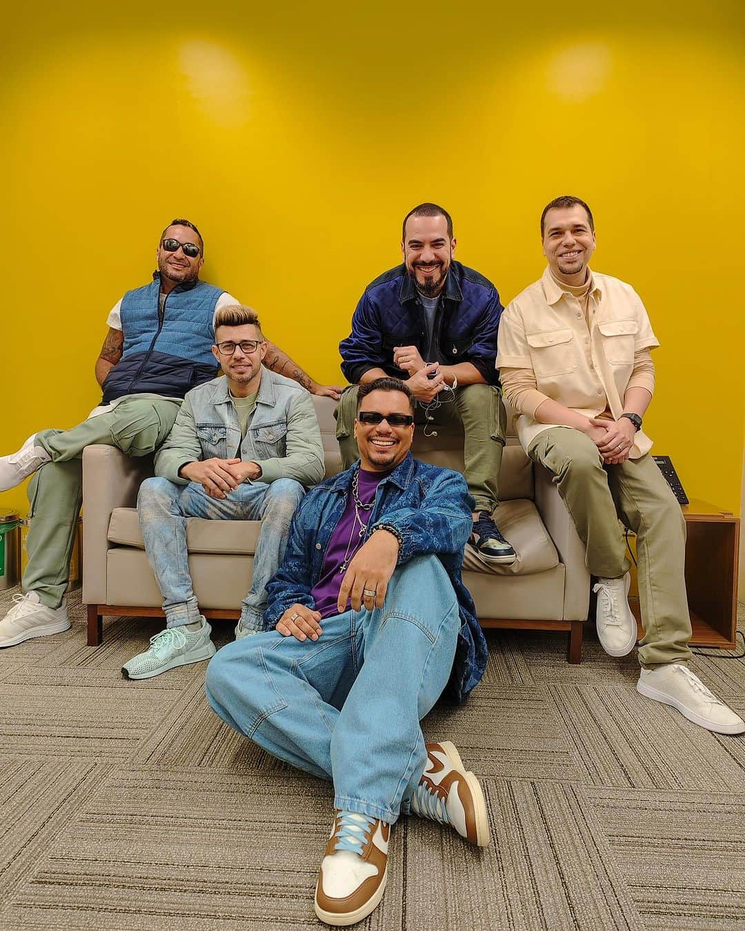 Sorriso Marotoのインスタグラム：「Sintoniza aí na @tvglobo, turma! 📺 Já estamos ao vivo no ENCONTRO, bora!✌🏽🎶」