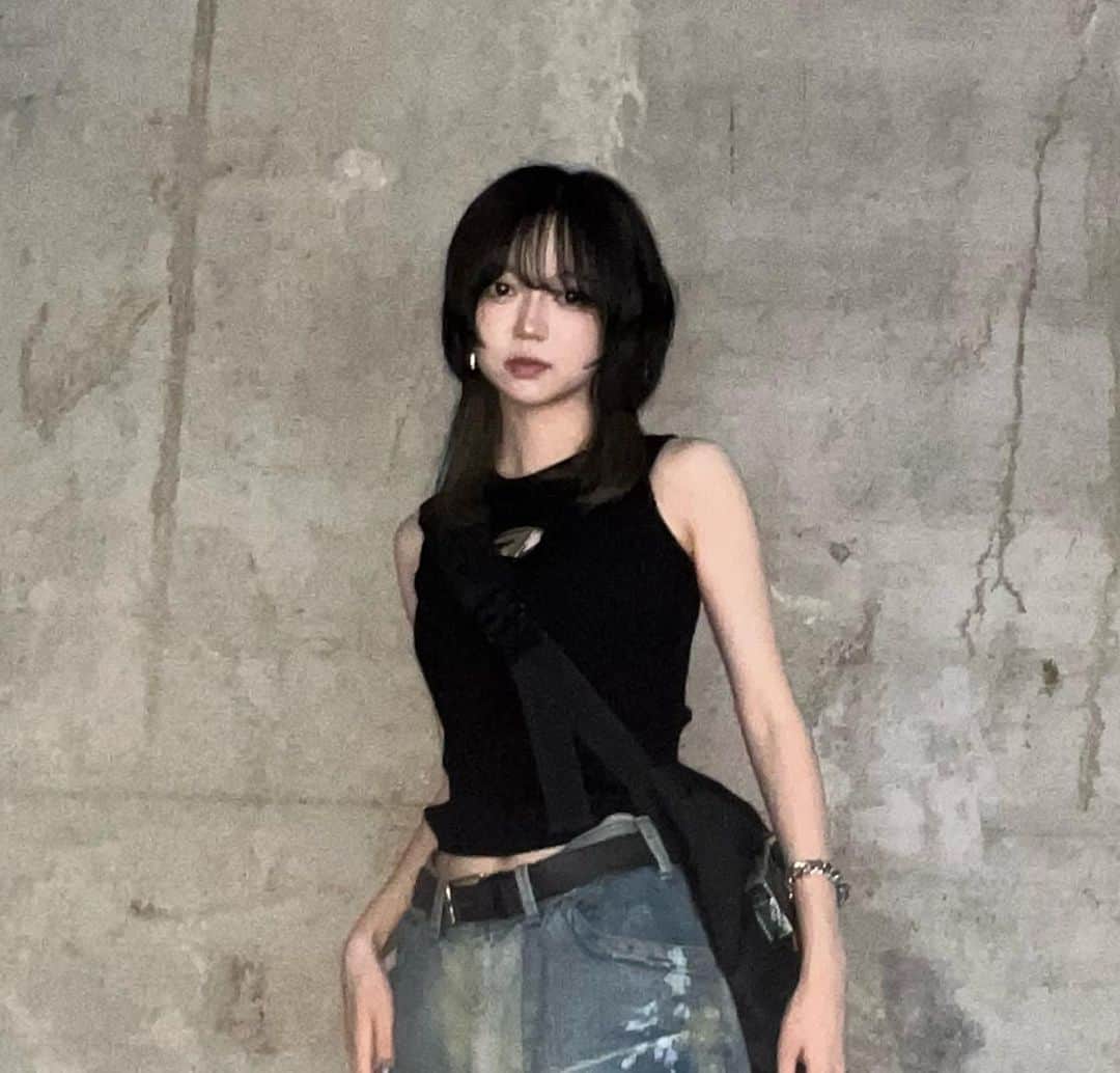 マリナのインスタグラム：「そろそろ涼しくなってきて幸  tops: @diesel  pants: @_julius7official」