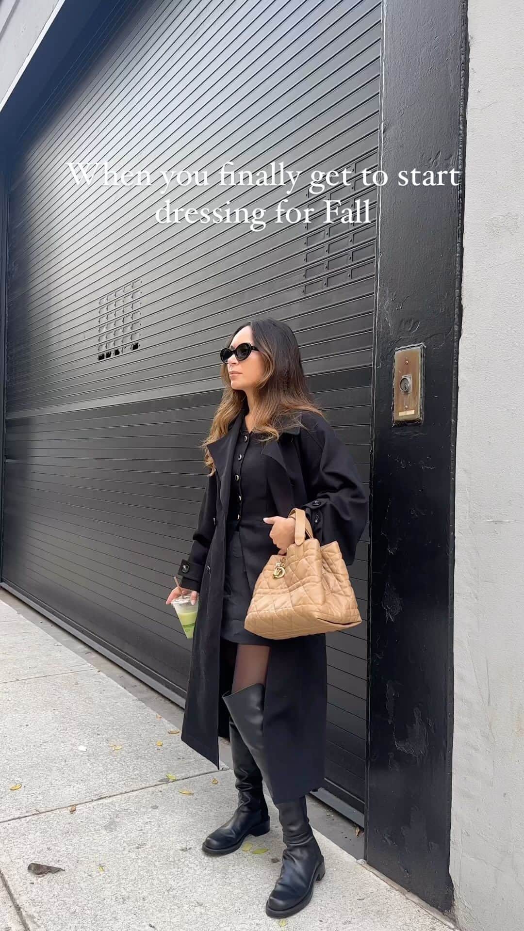 Marianna Hewittのインスタグラム：「Transitioning to Fall, but I always have an iced drink 🥤   As the seasons shift, the @StuartWeitzman 5050 boot is timeless and comfortable   #StuartWeitzman」