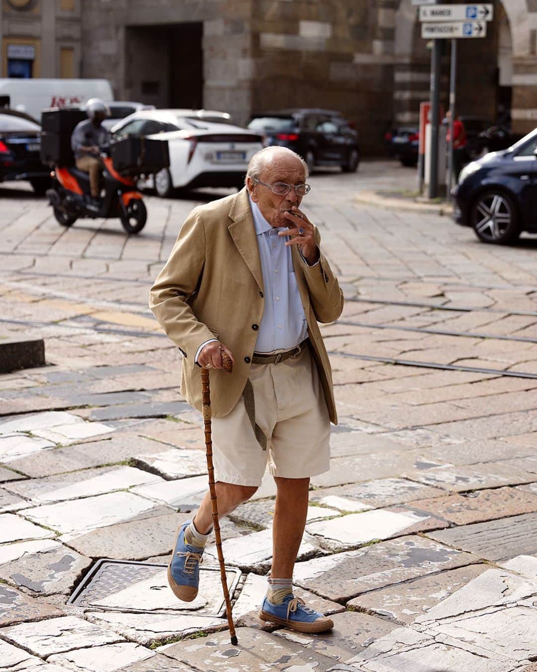スコット・シューマンのインスタグラム：「I promise there’s plenty of great fashion week images on the way but first this guy!! I love everything! The socks and sneakers, the chic walking stick! The summer suiting! And the razor thin mustache! Milan (of course)」