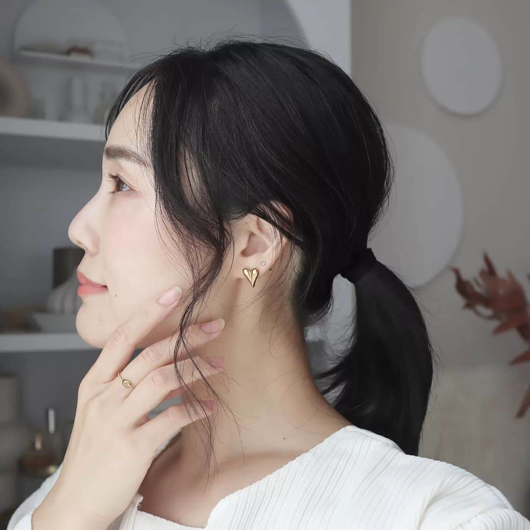 Eri Satoのインスタグラム：「【✨セルフまつげパーマ✨】 · マスカラ塗ると下がりやすかったりするし、 すっぴんでもまつげがくるんとしてたら可愛いかなぁと思って 前からやってみたかったセルフまつげパーマ👀 · くるくる本舗  まつげパーマトリートメントキット ギザギザシリコンロッド付属 【カールクリーム付き】を使ったよ！ @_bekkiss_eyelashperm_beauty · カールクリーム単体の1液2液のセットは BekkissのサイトとQ10のみで購入可能です👌 · コツはいるけど 工程は簡単だったし、荒れたりもしなかったよ😌 何よりビューラー要らずのまつげになれるのが嬉しい🥰 気になる人は試してみてね！ · 👉クーポンコード　BeBe2 期間　2023年9月1日～2023年10月31日 全商品対象　5%オフ Bekkiss自社サイトのみ使用可 （楽天、アマゾン、Q10 では使用不可) · · #bekkiss #pr #まつげパーマ#まつげパーマキット#まつげ#まつげパーマ#さとえりスタイリング」