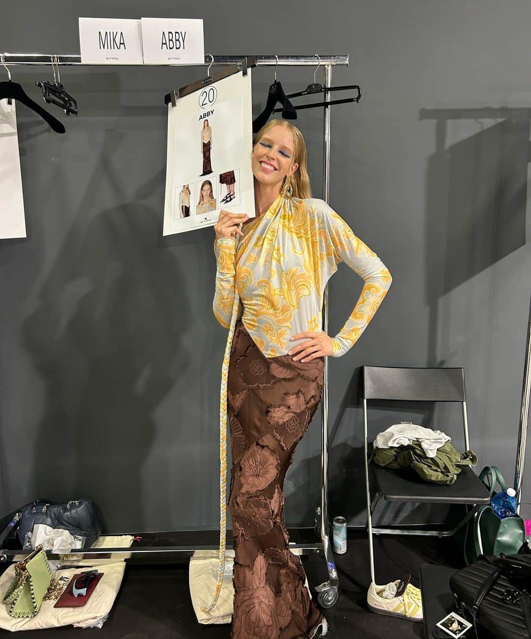 アビー・チャンピオンさんのインスタグラム写真 - (アビー・チャンピオンInstagram)「@etro 🤎💛 @piotrchamiercasting @gabriellak_j」9月22日 21時56分 - abbychampion