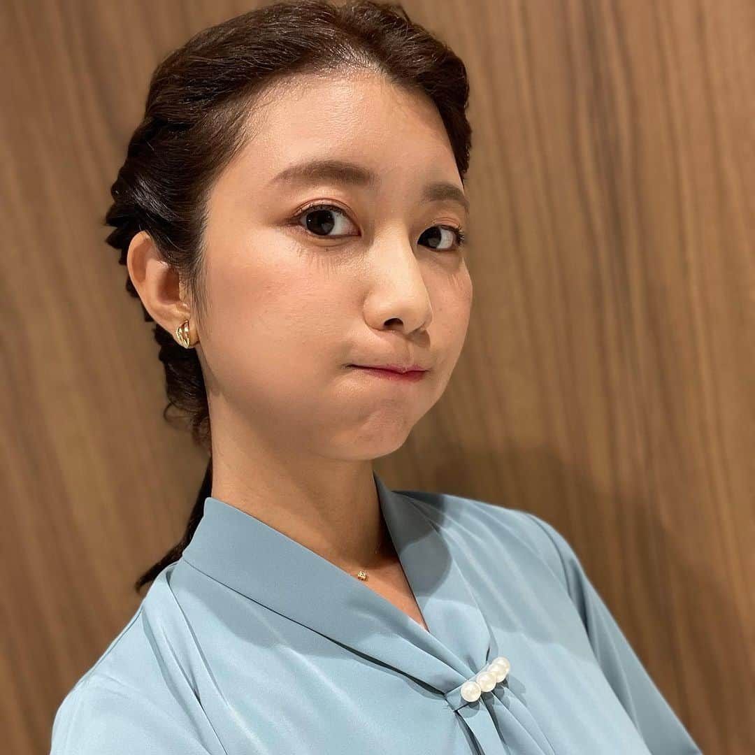 木村那津美のインスタグラム：「木曜日恒例、 ニュースヘア💇‍♀️ 正面からではわからない横。 こんな風になってました！  投票の結果 こちらが表紙になりました！ ご参加ありがとうございました😊」