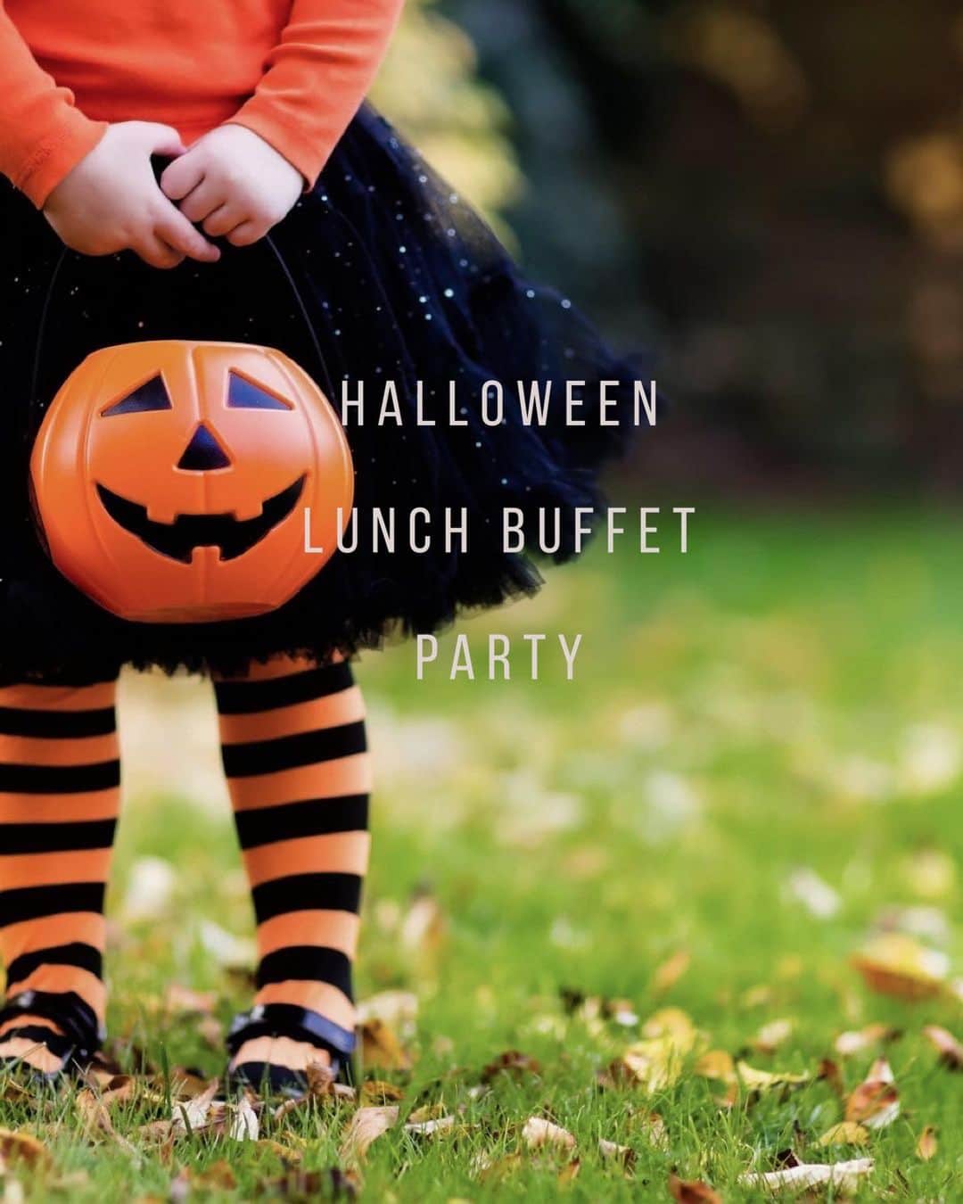 with the styleのインスタグラム：「⁡ ⁡ 【Halloween Lunch Buffet Party 2023】 ⁡ 一年に一度のイベント「ハロウィン」を お子様と一緒にお祝いしませんか？ ハロウィンの雰囲気たっぷりの、 美味しくて可愛いスペシャルな ビュッフェパーティーをご用意しました。 プロのカメラマンに撮影してもらえるフォトブースや お子様にも楽しんでいただけるコンテンツで開催。 とびっきりかわいい仮装でのご参加をお待ちしております。 ⁡   ■日程 2023年10月31日(火) ⁡ ■時間 11:00受付　11:30〜13:30  ⁡ ■会場 THE WEST GALLERY  ⁡ ■募集組数 限定30組様 ⁡ ■金額(税込) 大人 　　6,000円 小学生　 4,000円 未就学児（3〜6歳） 2,000円 0〜2歳 無料 ⁡ ■内容 ・ハロウィンをイメージしたビュッフェ料理 ・お菓子の掴み取り ・フォトブース ・フォトシュート(プロカメラマン) ・ミニキッズスペース ・タトゥーシール  ⁡ ◾️9月20日受付開始いたしました！ プロフィールのURL、アーカイブのeventsより ご覧いただけます。」