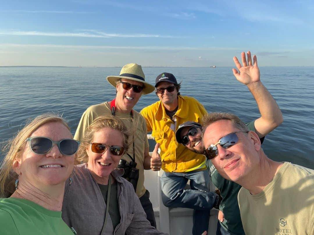 メーガン・ブーンさんのインスタグラム写真 - (メーガン・ブーンInstagram)「Whale watching off the coast of NYC with the @riverkeeper community whose work helps make all of this possible (give the second slide some time. It’ll be worth it) 🐋」9月22日 22時02分 - msmeganboone