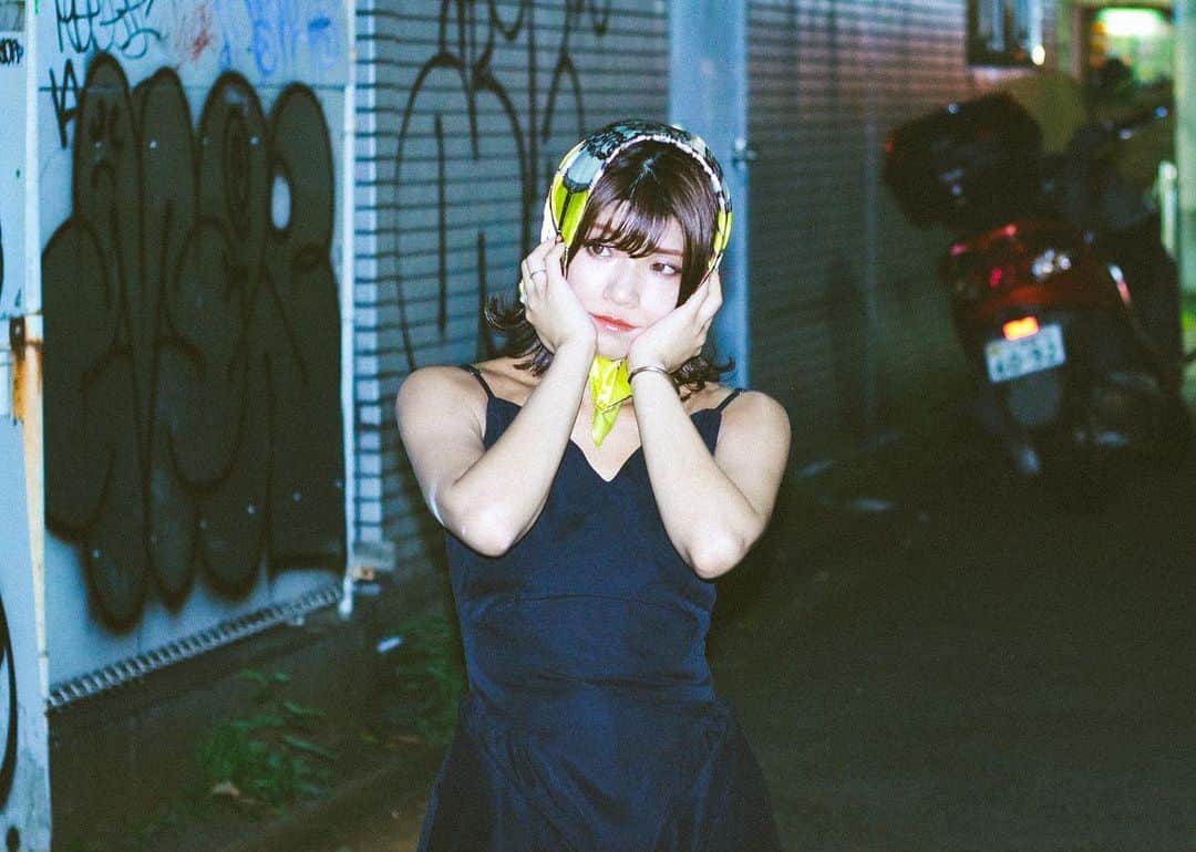 のインスタグラム：「好評で嬉しいのでもう1枚🥰  camera @happymg______2   #ポートレート #portrait  #作品撮り #下北沢 #model  #メイク #make #camera」