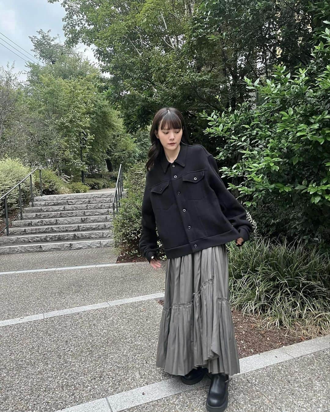 木村なつみのインスタグラム：「まだ載せてなかったジャケット！初公開！ 珍しいであろうスウェットのジャケット、使いやすそう~  ・sweat jacket 上質な裏毛を使ったスウェットジャケット。触り心地良すぎてずっと着てたい。 衿や脇や袖下にリブ素材を使用していてでこぼこいい！ オーバーサイズなシルエットが私っぽくてかわいい👤  online 9/24〜 exhibition 9/24  11:00~21:00 25  11:00~20:00 📍river side gallery Nakameguro」