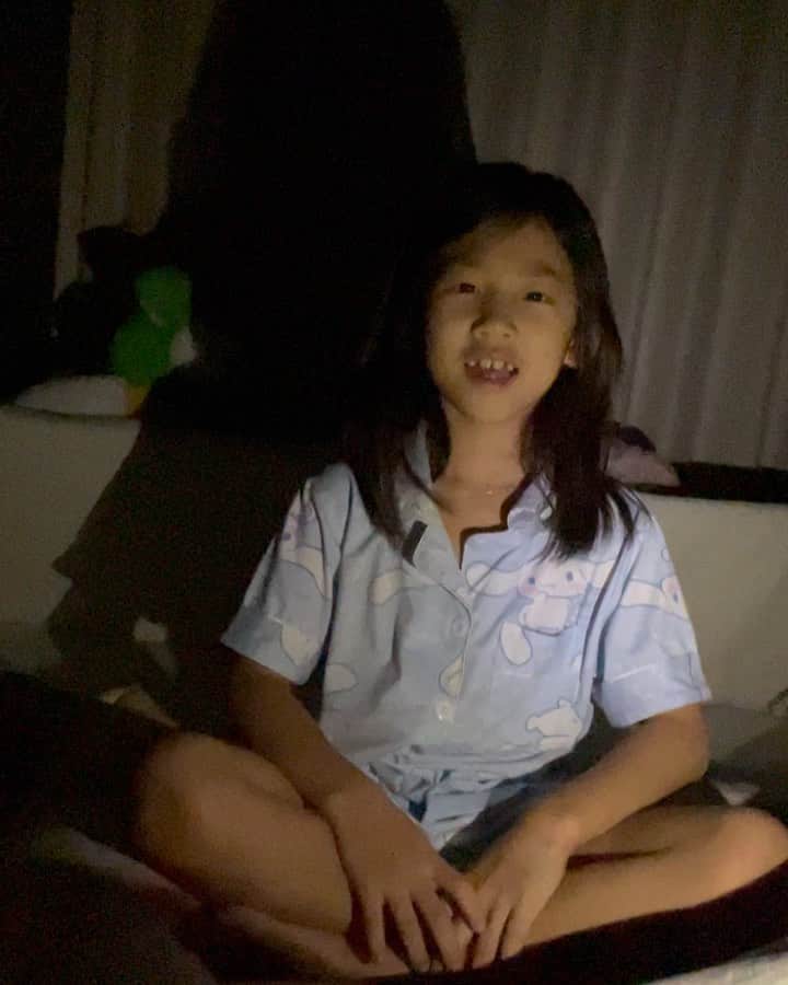 キム・ソンウンのインスタグラム：「바쁘게 정신없다가 오늘따라 신랑도 보고싶고 기냥 맘도 울쩍했는데… 엄마 맘을 아는지 자기전에 윤하&재하의 한마디에 울컥+웃음 가득하네요~ 주말에 엄마랑 찐하게 놀자!! 내 보물들 사랑해♥️ 항상 짠한 우리집 장남 태하 언제나 화이팅!! 이제 자자 내새꾸들~~」