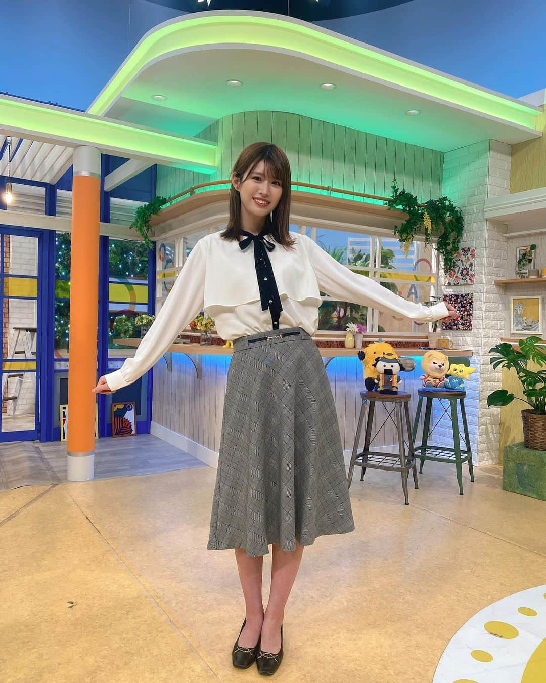 佐藤朱のインスタグラム：「今週もウォッチンみやぎ、ひるまでウォッチンありがとうございました✨ . すっかり衣装は長袖となりましたが、 まだまだ普段は半袖で過ごしてしまいます…😂 みなさんはここ最近、服装の変化ありますか？😃 #仙台 #宮城 #アナウンサー」