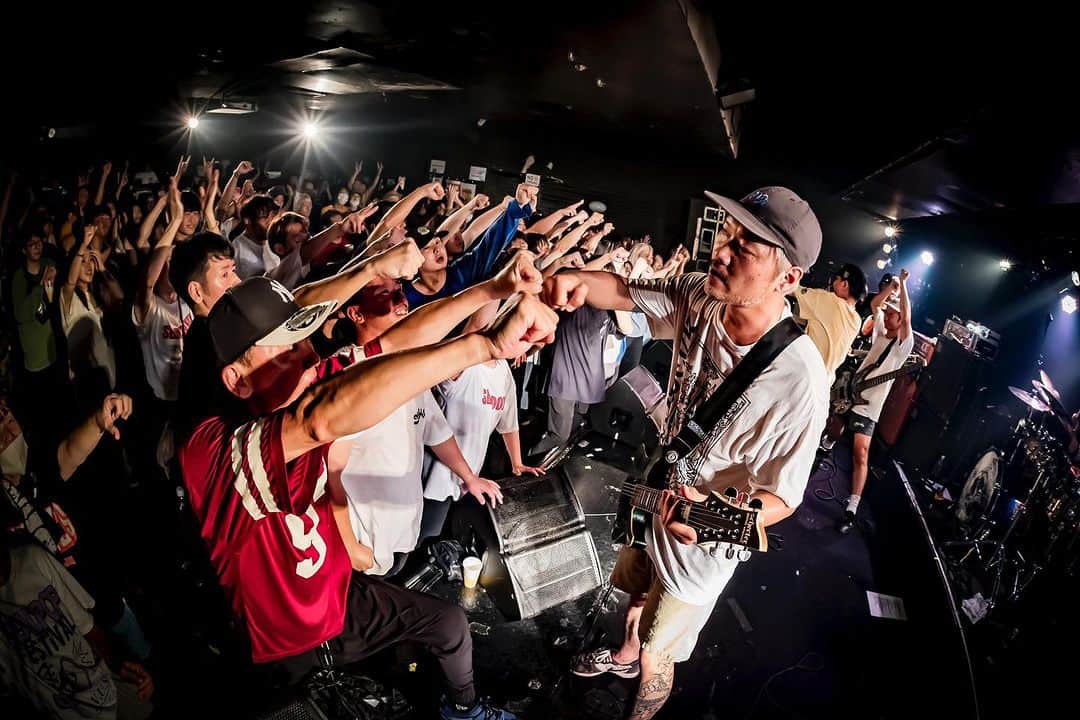 SHADOWSさんのインスタグラム写真 - (SHADOWSInstagram)「THE FOREVER YOUNG「FOEVER YOUTH TOUR 2023〜とこしえに〜」 新宿ACB HALLありがとうございました！  明後日は、STRUNG OUT & NO FUN AT ALL JAPAN TOUR2023吉祥寺CLUB SEATA！  📸@Takashi_Konuma」9月22日 22時20分 - shadows_japan