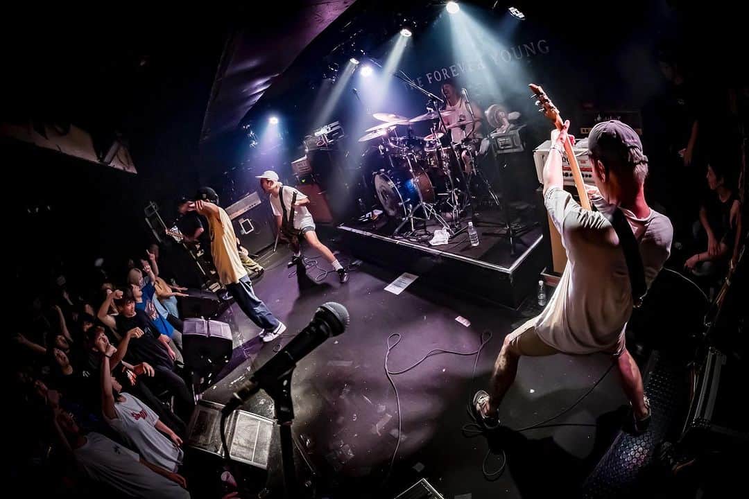 のインスタグラム：「THE FOREVER YOUNG「FOEVER YOUTH TOUR 2023〜とこしえに〜」 新宿ACB HALLありがとうございました！  明後日は、STRUNG OUT & NO FUN AT ALL JAPAN TOUR2023吉祥寺CLUB SEATA！  📸@Takashi_Konuma」