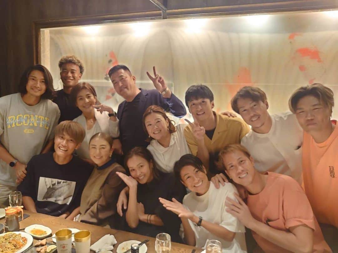 佐伯三貴のインスタグラム：「本日大好きなみんなに囲まれて39歳になりました☺️🩷  　 サプライズで遠方からいきなりお祝いに来てくれたり🥺  手作りのプレゼントをくれたり本当に涙腺崩壊です😭🩷  30代最後の年は39にちなんでサンキューの気持ちを持って感謝しながらまだまだ成長していきたいと思いますので皆様これからも宜しくお願いします❤️🩷❤️🩷」