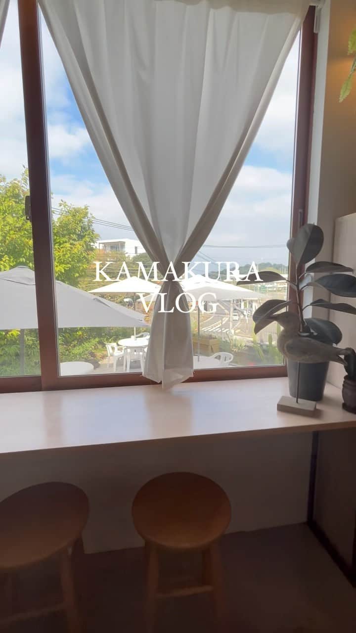 市岡麻美のインスタグラム：「鎌倉暮らしVlog --- 8:00 パン調達🥐 📍@hayamabreadclub コーヒー　📍葉山スタバ 9:30 川辺でモーニング📍森戸川源流 16:00 海辺でピラティスレッスン📍材木座 19:00 Dinner 📍@nijyu_san_official   #vlog#鎌倉グルメ#鎌倉#鎌倉暮らし#KAMAKURA#湘南グルメ#葉山#HAYAMA#morningvlog」