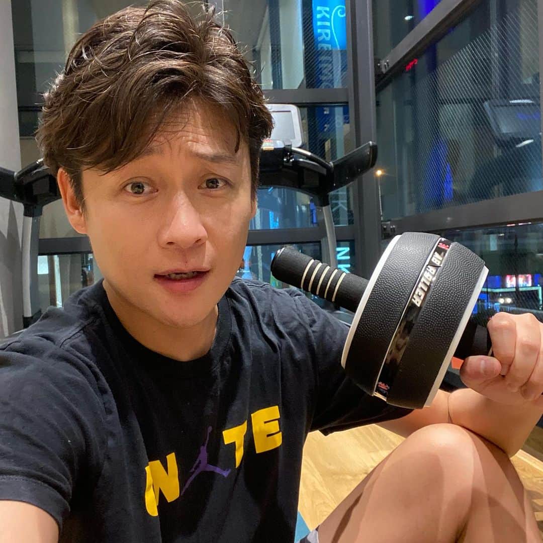 大吉洋平のインスタグラム：「夜ジム。ダラダラ、アマアマでやってます。一番長く時間使ったの風呂。  知らんがな🐟」