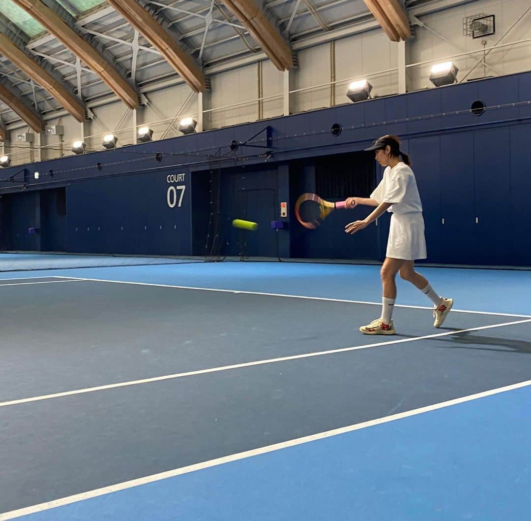 坂下千里子のインスタグラム：「テニス🎾 . . #上手くなりたい #テニス #tennis #テニス部 #テニスすきな人と繋がりたい #stc #1人 でテニスしてるみたいな#写真 #ダブルス #専門 #初ハードコート」