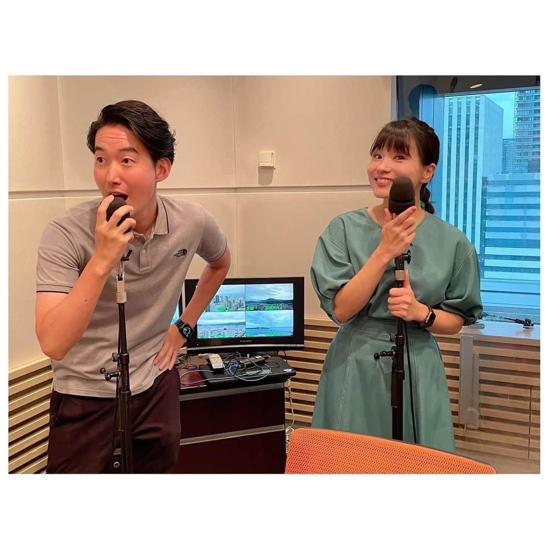 去来川奈央のインスタグラム：「. 合唱っていいねえ〜🎙️🎵 聴いている方も 歌っている方もたのしい💗 関西学院大学グリークラブの皆さん (と、ふるぽん🤭)の美声に包まれ 耳が大喜びの朝でした👂🎶  #おはようパーソナリティ古川昌希です #おはパソ #ふるぽん #いさちゃん #古川昌希 #去来川奈央 #ABCラジオ」