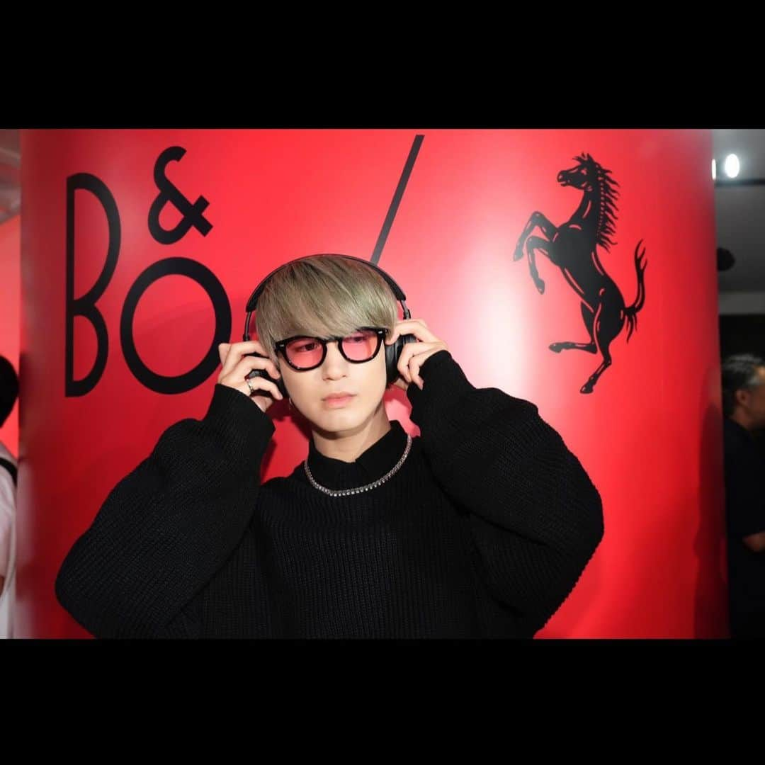 池田彪馬さんのインスタグラム写真 - (池田彪馬Instagram)「🎧 『「Bang & Olufsen × Ferrari」Capsule Collection Launch Party』にご招待いただきました。  思わず目を惹かれる美しい赤の世界🛑  Bang & OlufsenとFerrariの融合により、細部まで洗練されたデザインと音質を味わうことができます。  是非お手に取ってみてください。  #BangOlufsenForFerrari #BangOlufsenJapan」9月22日 22時33分 - 00_hyoma_0602_