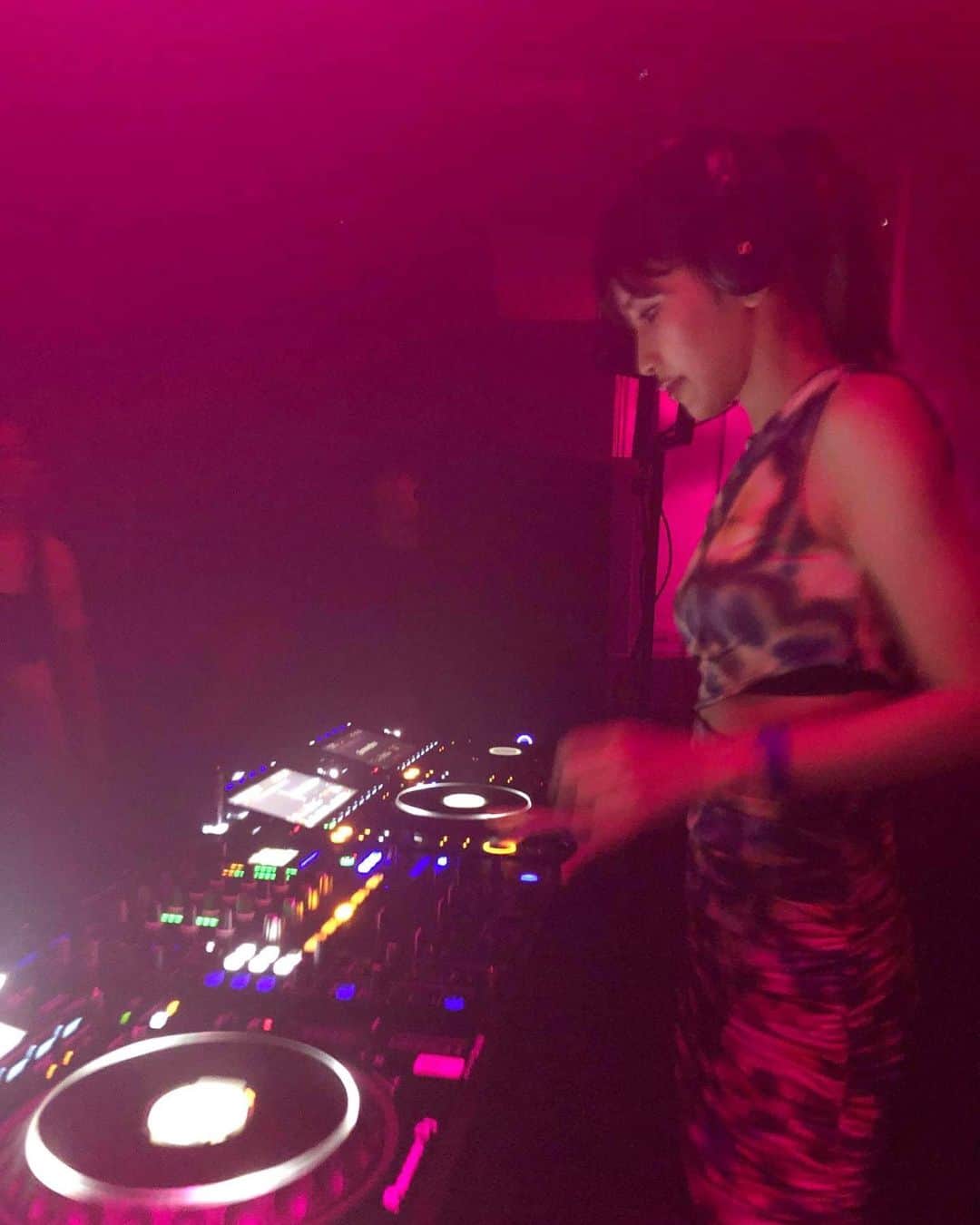 城品萌音のインスタグラム：「♡ It was so fun. ULTRA JAPAN After Party September 19th.  とても楽しくDJ出来たウルトラのアフターパーティー🥳 ありがとうございました！  #moneshiroshina  #femaledj #womb #technomusic  @womb_tokyo  @ultrajapan」