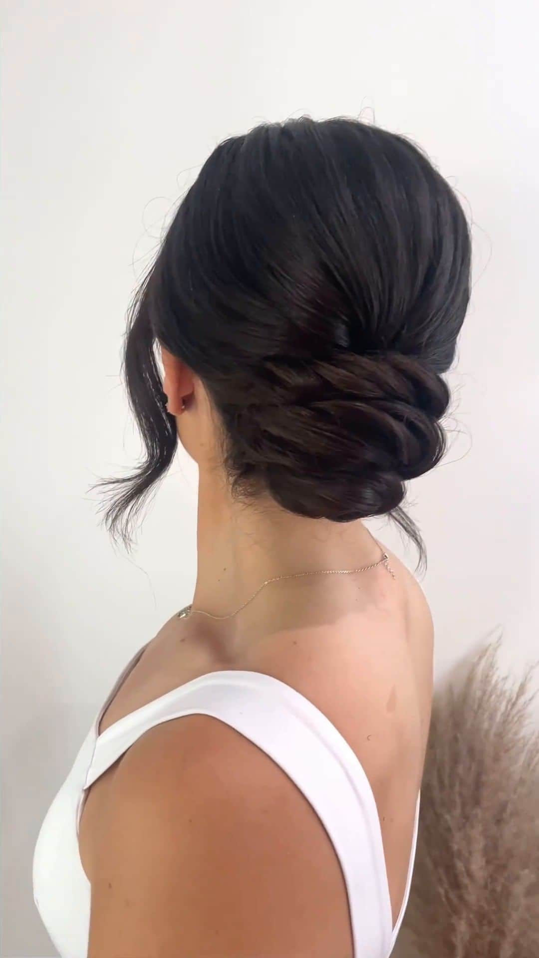 CosmoProf Beautyのインスタグラム：「Are you seeing more sleek + classic updo requests from your bridal clients? @bridal_bynatalie used @KenraProfessional Platinum Whipped Taffy 20, @SchwarzkopfUSA Tame Wild Anti Frizz Cream, and @SexyHair Texture Powder.   Shop everything you need to create the perfect bridal updo at www.cosmoprofbeauty.com」