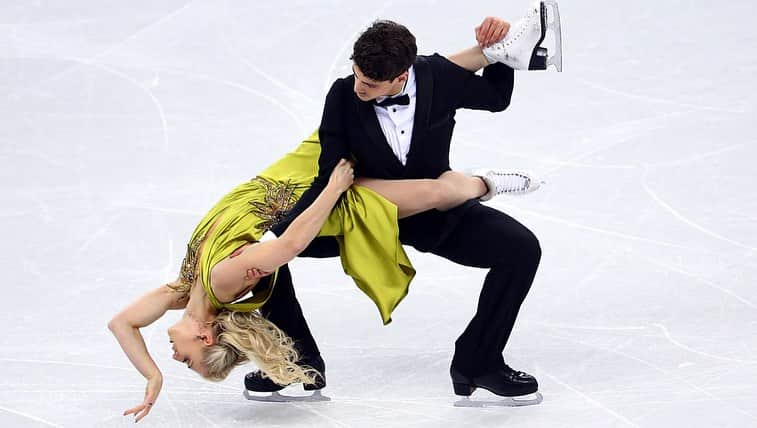 パイパー・ギレスさんのインスタグラム写真 - (パイパー・ギレスInstagram)「QUESTION. Which dress is your favorite?!? Taking a trip down memory lane for Flashback Friday  - - - - #skating #figureskating #icedance #iceskating #skatingdresses #fashion #skatingcostumes #flashbackfriday #itsfriday #happyfriday #teamcanada #skatecanada」9月22日 22時48分 - pipergilles