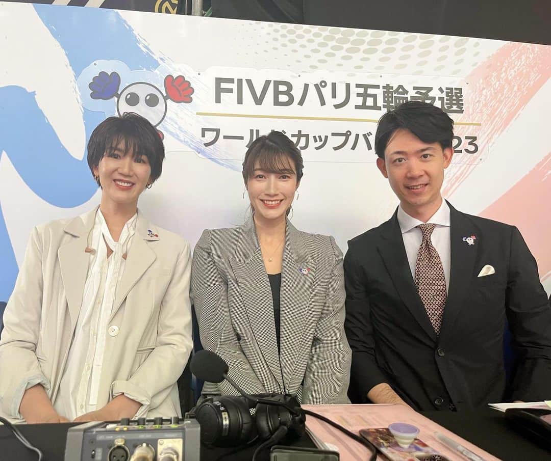 のインスタグラム：「・ ベルギー戦🇧🇪 地上波での解説を担当させていただきました🎤  日本は開幕5連勝☆☆☆☆☆ 全てストレート勝ちで素晴らしい戦いをしています🔥 明日は世界ランク1位トルコ戦🇹🇷 全勝対決です！！  ぜひ皆様の応援をよろしくお願い致します！！ 明日も19:00〜フジテレビで生中継です🏐！！ ・ #FIVBパリ五輪予選 #ワールドカップバレー2023 #田淵裕章 アナウンサー #栗原恵 さん #狩野舞子」