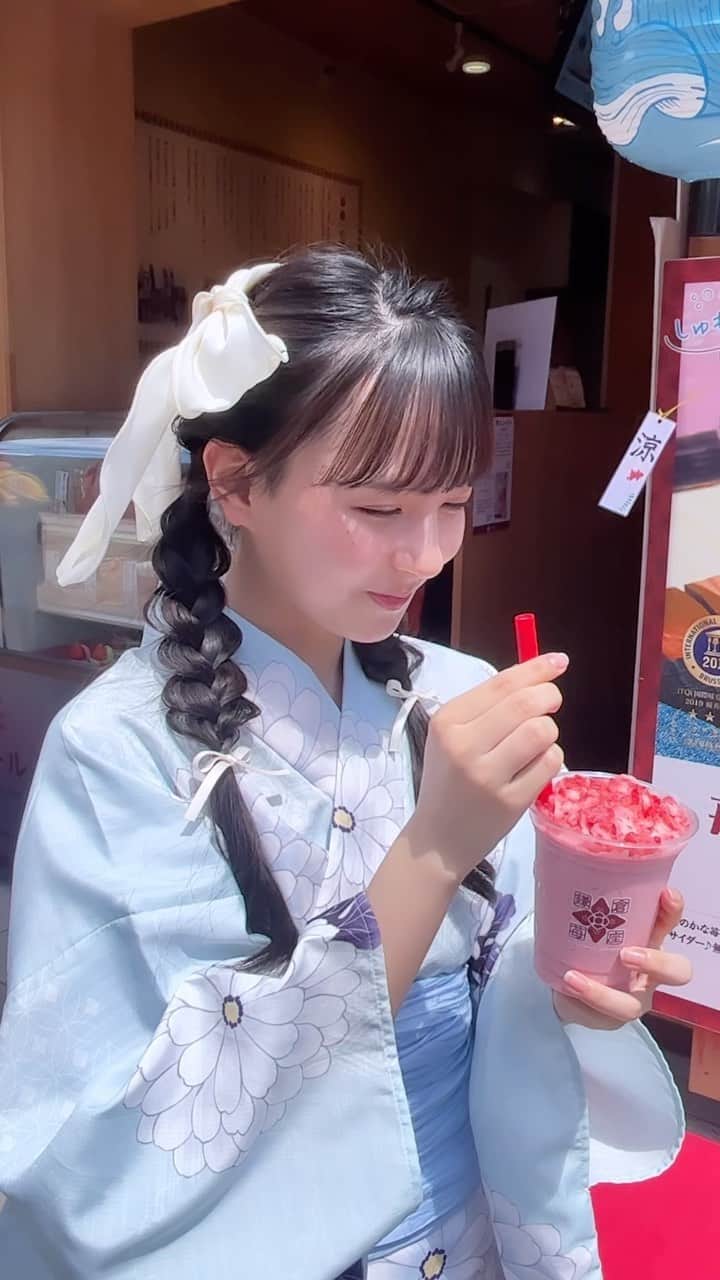 河村ここあさんのインスタグラム動画 - (河村ここあInstagram)「鎌倉の食べ歩き、幸せでした🫶🏻  #苺スムージー🍓 #鎌倉苺座🍓  #唐揚げまこちゃん #鎌倉たべ歩き」9月22日 22時59分 - kawamura_kokoa