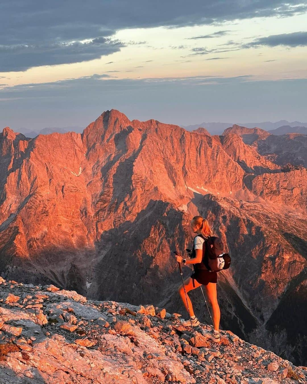 Suuntoのインスタグラム：「Do you prefer hiking at sunrise or sunset?⁣ ⁣ Thank you for the amazing photo @jennifer__orlando !⁣ ⁣ #Suunto⁣ #AdventureStartsHere」