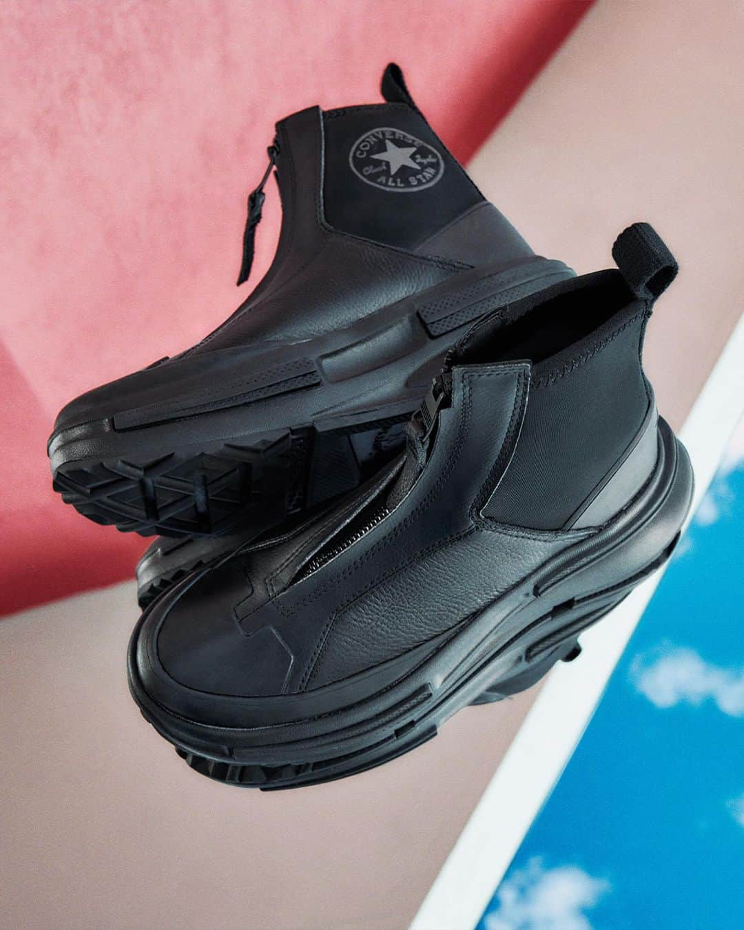 converseのインスタグラム：「This is your sign to cop the new easy-on Run Star Legacy Chelsea Boot ➡️ built with ultra-comfy CX foam and a futuristic design ☁️ #CreateNext  Shop your pair today on Converse.com.」