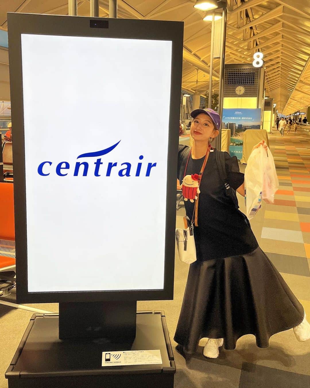 のインスタグラム：「・ 約4年ぶりに中部国際空港セントレアの名古屋・中部エリアを激推しする企画が復活しセントレア公式応援サポーターとして担当させていただきました🥹👏🏻💙🩵💙 @centrairairport  ㅤㅤㅤㅤㅤㅤㅤㅤㅤㅤㅤ ㅤㅤㅤㅤㅤㅤㅤㅤㅤㅤㅤ千歳からセントレアまでは約1時間50分✈️✨ ㅤㅤㅤㅤㅤㅤㅤㅤㅤㅤㅤㅤㅤ あっちゅーまに到着してしまいます🥹✨ ㅤㅤㅤㅤㅤㅤㅤㅤㅤㅤㅤㅤ ㅤㅤㅤㅤㅤㅤㅤㅤㅤㅤㅤㅤグルメしかり、建築物にしかり、歴史にしかり、、、北海道にはない魅力がとても詰まっている街です🥹✨ ㅤㅤㅤㅤㅤㅤㅤㅤㅤㅤㅤㅤㅤ 1泊２日のお休みができた時はぜひ遊びに行って欲しい🥹✨ 充分楽しめます🥹✨  ㅤㅤㅤㅤㅤㅤㅤㅤㅤㅤㅤㅤㅤそれにしても楽しいしか残ってない旅で 中部エリアのこと改めてもっと好きになりました😘👍🏻  ㅤㅤㅤㅤㅤㅤㅤㅤㅤㅤㅤㅤㅤ今回の旅の思い出を少しづつインスタでもシェアしていきます🫡🔥 ㅤㅤㅤㅤㅤㅤㅤㅤㅤㅤㅤㅤㅤ FMノースウェーブでも番組が始まるのでまたお知らせしますね🫡🔥 @northwave825  ㅤㅤㅤㅤㅤㅤㅤㅤㅤㅤㅤㅤㅤ お楽しみに🙇🏻‍♀️🙆🏻‍♀️✨ ㅤㅤㅤㅤㅤㅤㅤㅤㅤ」