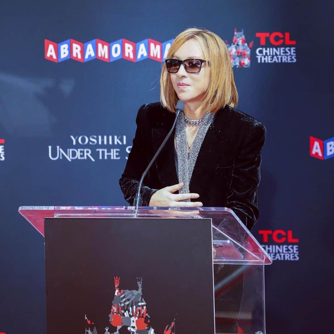 YOSHIKIさんのインスタグラム写真 - (YOSHIKIInstagram)「I was told that it'll take a few months to be ready on the street for you to see.Then come see my handprints and footprints at TCL Chinese Theatre in Hollywood!  みんなにご覧いただけるようになるには数か月かかるみたい。 そしたら ハリウッドのTCLチャイニーズシアターに俺の”手形と足形”見に来てね  Yoshiki  “The international superstar has been immortalized in cement at the TCL Chinese Theatre in Hollywood, making history as the first Japanese artist to receive the honor since the tradition began in 1927.” -AP NEWS- 「文字通り、石に刻まれたYOSHIKIの遺産。 国際的スーパースターはハリウッドのTCLチャイニーズ・シアターでセメントで不滅の名を刻まれ、1927年にこの伝統が始まって以来、この栄誉を受け取った初の日本人アーティストとして歴史を刻んだ。」  #yoshiki #chinesetheatre #hollywood #tclchinesetheatre #ceremony #xjapan  Now come see me live! Tokyo Garden Theater Oct 7th, 8th, 9th Royal Albert Hall, London Oct 13th Dolby Theater, Los Angeles Oct 20th Carnegie Hall, New York Oct 28th」9月22日 23時00分 - yoshikiofficial