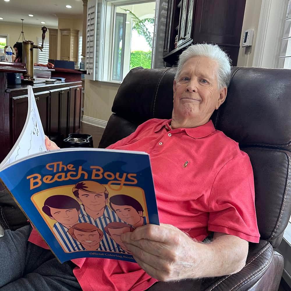 ブライアン・ウィルソンのインスタグラム：「What’s cooler than seeing Brian skimming through the pages of the Beach Boys coloring book. Every page has a little bit of history and good vibrations. Did you get yours?” Check it out and buy it here – link in Bio.  @thebeachboys @fantoons #coloringbook #goodvibrations  photo by @brent310」