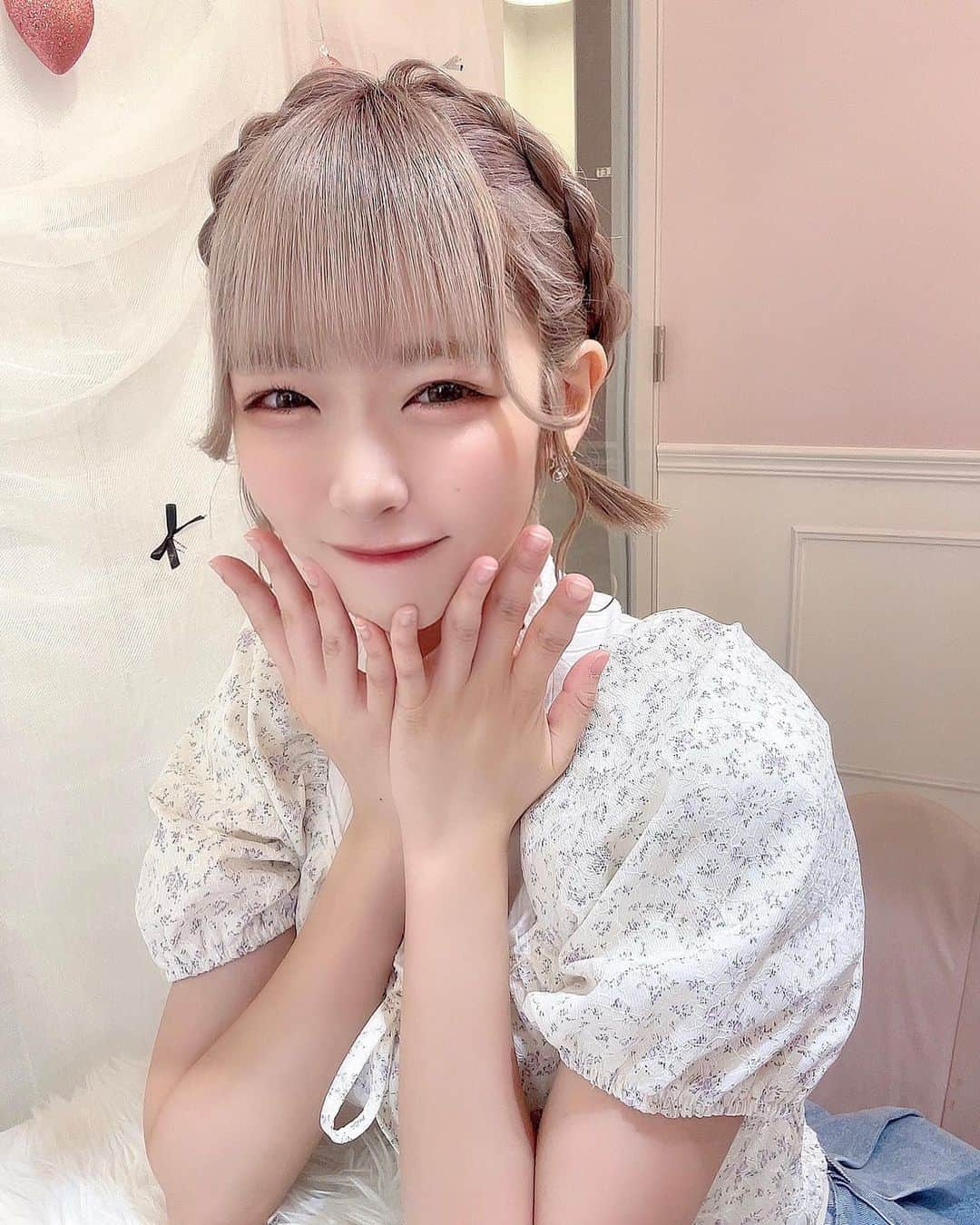 濱越さおりさんのインスタグラム写真 - (濱越さおりInstagram)「. ヘアアレンジ可愛い？🤍 前髪ちょっと重たくした〜☺︎  cut： @zawa_tomato 🍅 hair arrange： @napi__24 🌷」9月22日 23時00分 - hamakoshi_saori