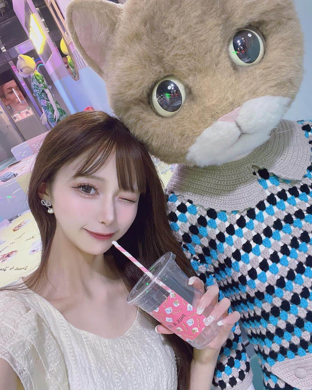 あやちゃんさんのインスタグラム写真 - (あやちゃんInstagram)「Paul & JOEのPOPUPに🐱💗💄 かわいすぎた🤦‍♀️🤍 カフェもあってドーナツ美味しかった🍩  #ポールアンドジョー  #原宿カフェ #原宿スイーツ  #明治神宮前カフェ #明治神宮前  #表参道カフェ #表参道スイーツ  #原宿 #harajuku #omotesando  #paulandjoe」9月22日 23時01分 - aya.you.love.r