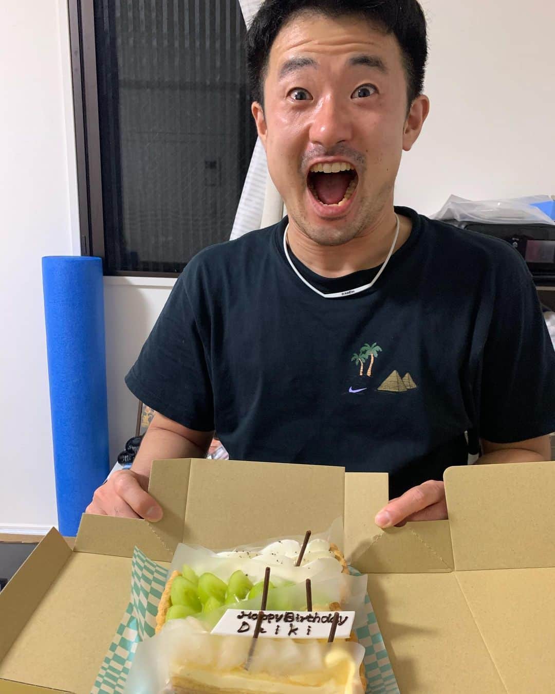 岸大貴のインスタグラム：「9/22 誕生日を迎えました！20代ラスト年！ 毎年思うけど、悔いのないように過ごそうと思います💪  今日も朝から一日中練習したし、この年齢になってもまだまだ応援してくれる人がたくさんいるということを勝手に感じているので、29歳の岸大貴もどうぞよろしくお願いします🔥🔥🔥  #誕生日」