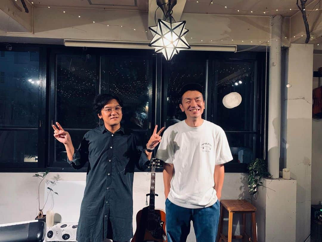小田和奏のインスタグラム：「今夜は札幌musica hall cafeにて。 花男×小田和奏のツーマンライブお届けしました。 同い年の歌うたいはまた何か特別な磁場があるような気がして、宣言通りの良い夜になりました。 花男くんは懐の深い少年だな！ ご来場の皆様ありがとうございました！ ムジカ、なんとかもう一回やりたいな。」