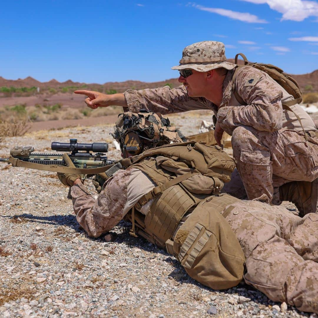 アメリカ海兵隊さんのインスタグラム写真 - (アメリカ海兵隊Instagram)「Sectors of Fire  📍  Yuma Proving Grounds, Arizona (Aug. 14, 2023)  #Marines with the @15thmeu conduct unknown distance engagement #training as part of Realistic Urban Training (RUT) exercise.  RUT is a land-based pre-deployment exercise that enhances the integration and collective capability of the Marine Air-Ground Task Force while providing the 15th MEU an opportunity to train and execute operations in an urban environment.   📷 (U.S. Marine Corps photo by Cpl. Aidan Hekker)  #USMC #MarineCombatArms #SemperFi」9月22日 23時07分 - marines