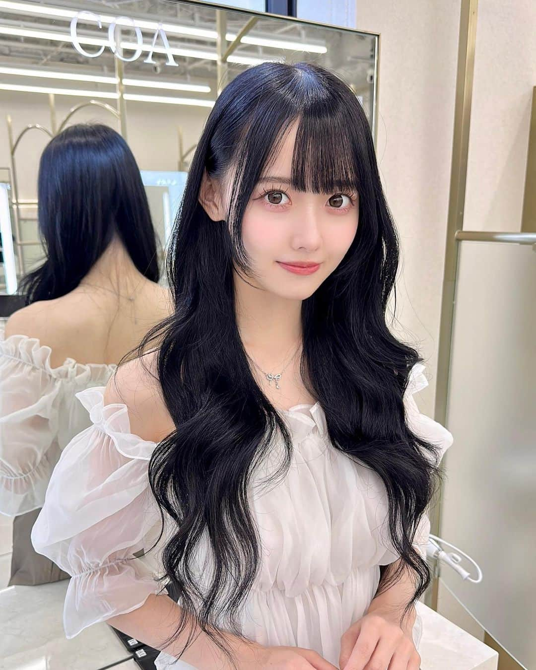 松本ももなさんのインスタグラム写真 - (松本ももなInstagram)「スーパーロングヘア好き？🎀ིིིིྀ  おおきいコテで巻いても ふわふわへあになってかわちぃだよ💕  #フレンチガーリー #Frenchgirly #清楚 #お嬢様  #GRL #グレイル #お姉さん #大人ヘア #ロングヘア #高嶺のなでしこ #girly #ブルーブラック #透明感 #地毛風 #透明感カラー #黒髪 #黒髪ロング #takanenonadeshiko」9月22日 23時09分 - momona.1012