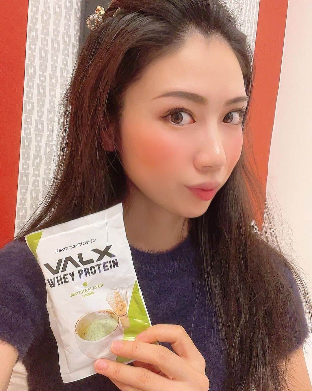 mahoのインスタグラム：「(*´꒳`*)🌸横にスワイプしてね👉 。 急な#出張　とかでかなり助かる#valx @valx_official @valx_kintoredaigaku @berserker325 の#プロテイン　❤️ 。 中でもこの試し用がかなり助かる😢✨ 何処でも飲めるし量らなくていい👌 。 。 今回も#東京　#撮影 時に持って行きました‼️‼️ 。 。 。 。 。 このお試しシリーズはホンマにいい👌 。 。 。 。 。 。 。 。 。 。 。 #fashion#フィットネスモデル#専属モデル  #valx#プロテイン#抹茶#valx生活#pr」