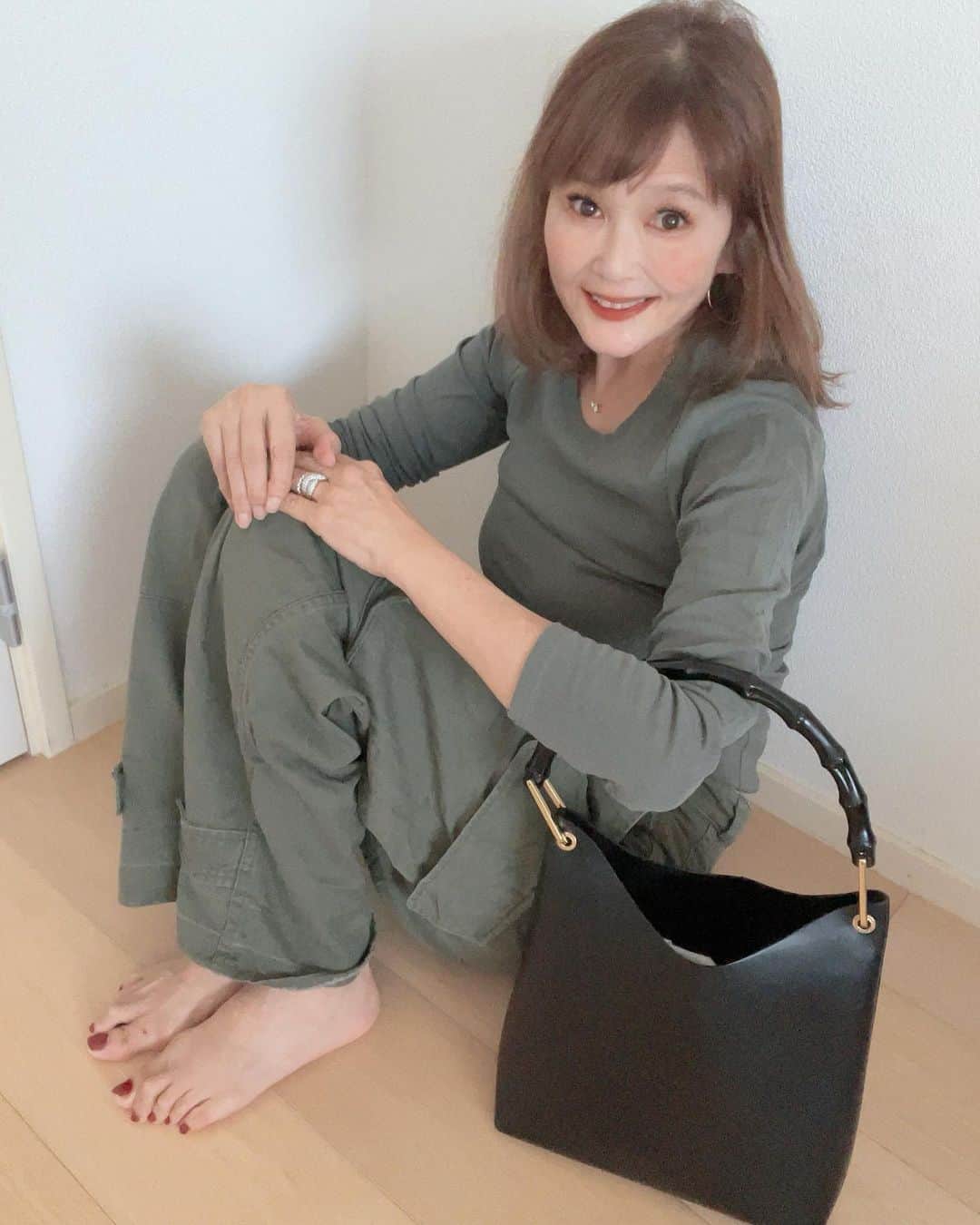 高見恭子さんのインスタグラム写真 - (高見恭子Instagram)「あなたのbagには、何が入ってる？愛、希望、約束、そのすべての未来？  #bag#baglover  #bagmania #bagphoto  #fashion #fashionphoto  #lovefashion  #totebag  #lifeisbeautiful  #simplefashion  #smile #love」9月23日 9時07分 - takami_kyoko