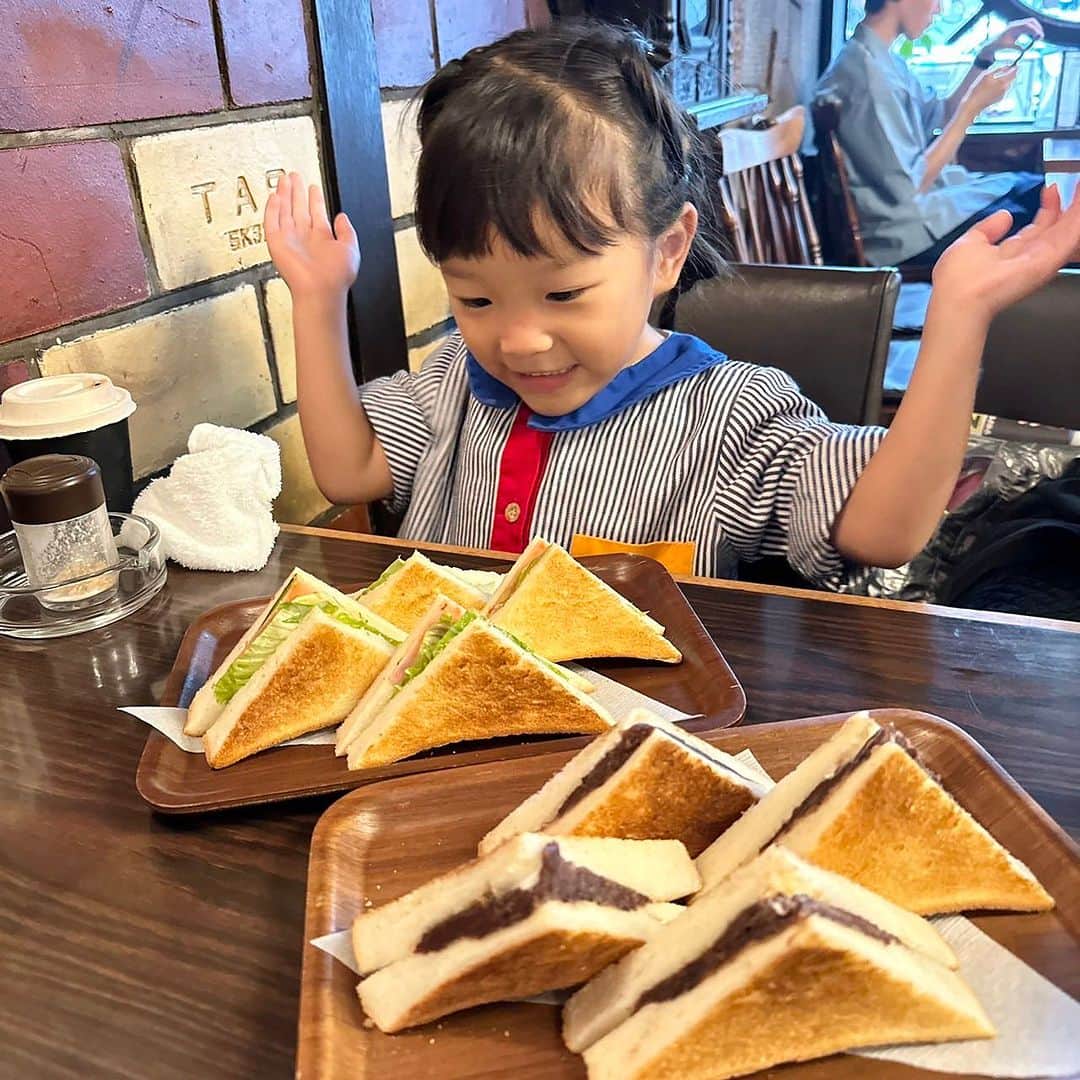村方乃々佳のインスタグラム：「名古屋名物小倉トースト🍞 新聞なんて読んじゃって喫茶店のモーニングを満喫していました😆  #村方乃々佳 #ののちゃん #ののかちゃん #ののちゃんねる #nonokamurakata #노노카 #NONOCHAN #モーニング #名古屋グルメ」