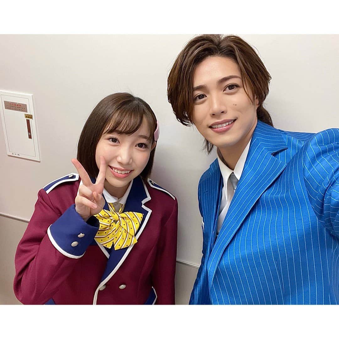 のインスタグラム：「少し時間が経ちましたが ミュージカル「浜村渚の計算ノート」 ここまでご観劇、応援してくださった皆さんありがとうございました！！  最後の3公演は惜しくも叶いませんでしたが 福岡、大阪、名古屋、東京と各地で全15公演 素敵なスタッフの方々、共演者の方々と この作品を届けられたこと幸せに思います！！  そして何よりいつも楽しみにしていてくださった皆さんありがとうございます！！！  最終日に撮れなかった人と撮ろうと思ってたんですけど 楽屋片付けの日に撮れたユカイさんとまりさんのお2人と🎉あとは皆さんのインスタに載っています👌  そして劇中で最も好きな曲の写真を最後に持ってきました！ "さくらんぼの計算ノート"  ♪さくらんぼの計算ノート もう一度　振り返ろう 間違えたっていいよ また次のページへ 誰かのために何かを いつか来るその日まで 繋げたいそう願う気持ち 届いてほしいから  この作品で得たもの。また次に活かして頑張りたいと思います！！本当にありがとうございました⭐️」