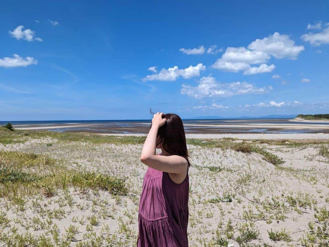 彩月つくしのインスタグラム：「今年の夏は鹿児島と長崎に行ってきました！  久しぶりに大自然を体感できて幸せでした♡  雪組100周年のお稽古はというと、 本日も振り付けです！  数えきれないほどナンバーがあり、 記憶力との戦いになってきておりまして、 毎回必死で振りを覚えております汗  本日も頑張って覚えます🫡  #kagoshima #summertrip」