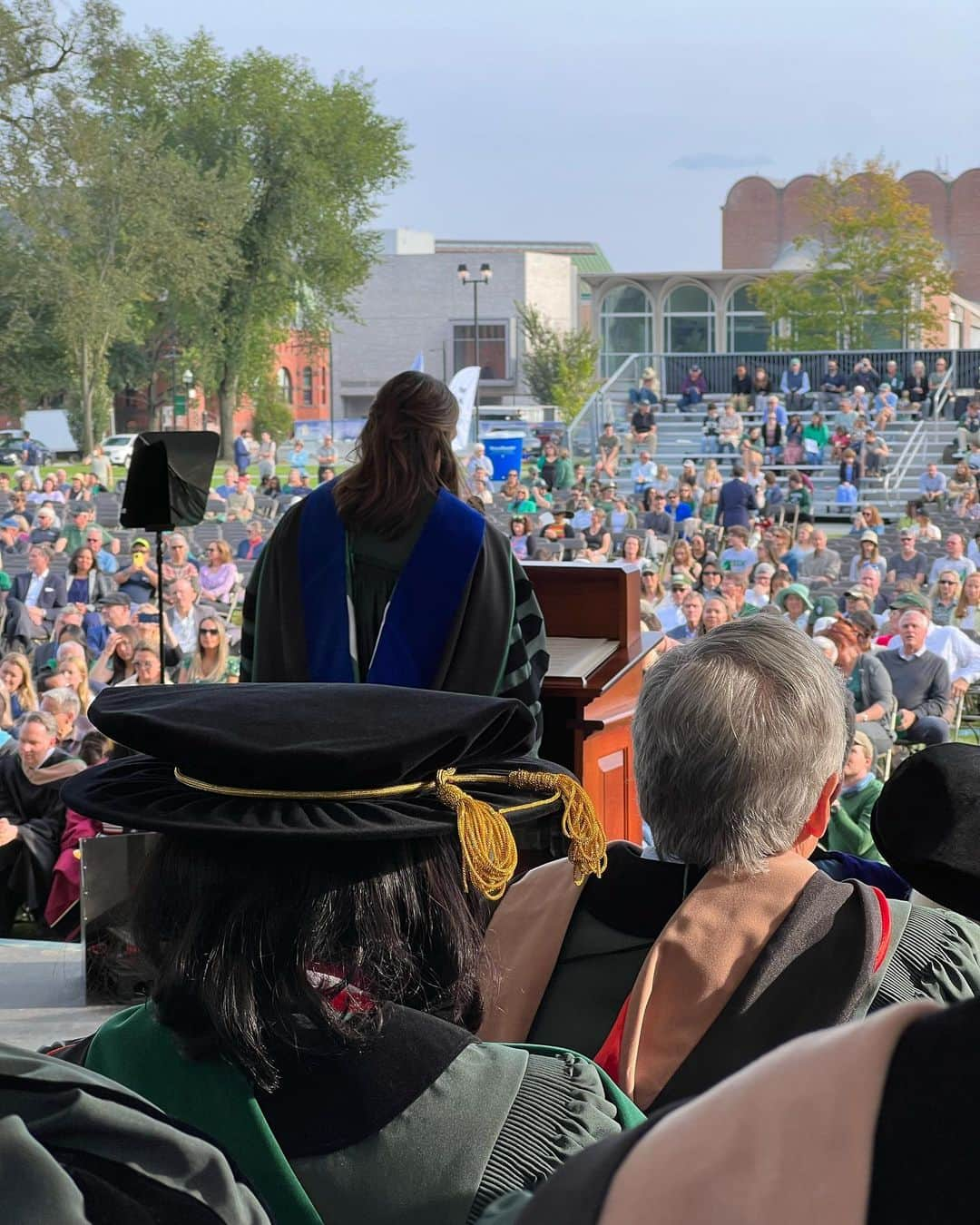 ションダ・ライムズさんのインスタグラム写真 - (ションダ・ライムズInstagram)「Thrilled to be a Trustee at my alma mater @dartmouthcollege!  I met some amazing students today.  I was thrilled to be present for the inauguration of our first woman president @presbeilock!」9月23日 9時25分 - shondarhimes