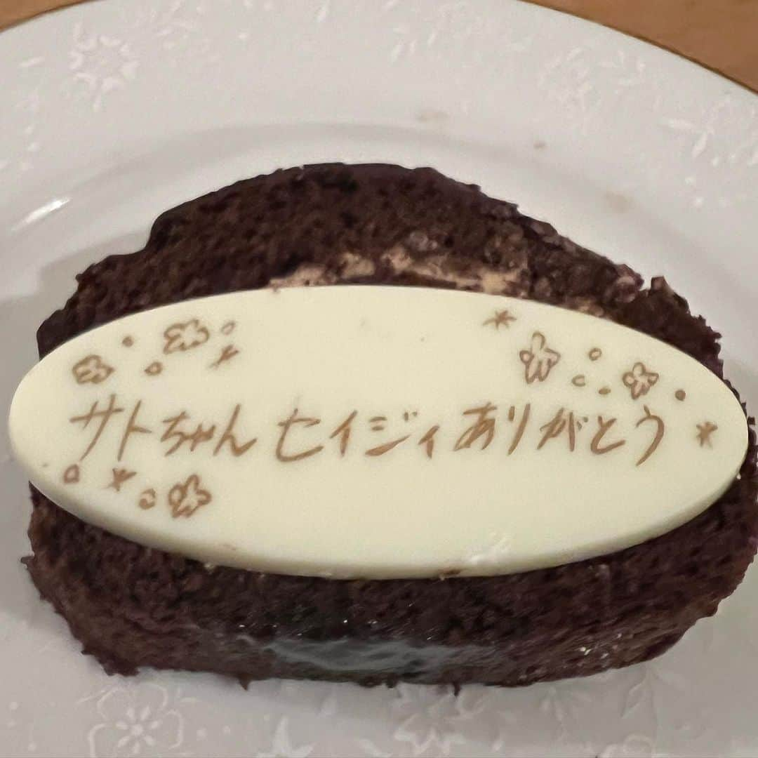 亀田誠治さんのインスタグラム写真 - (亀田誠治Instagram)「そういえば敬老の日に子供たちからケーキ🍰もらった！ 「セイジィ」が泣けるねぇ。」9月23日 9時24分 - kameda_kamera