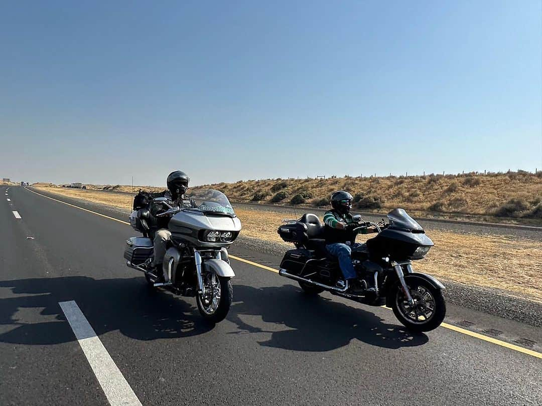 ロバート・パトリックさんのインスタグラム写真 - (ロバート・パトリックInstagram)「#Bikeriders BoozefightersMC in action headed to #hangtown #californiaregionals #owof #bfmc」9月23日 9時42分 - ripfighter